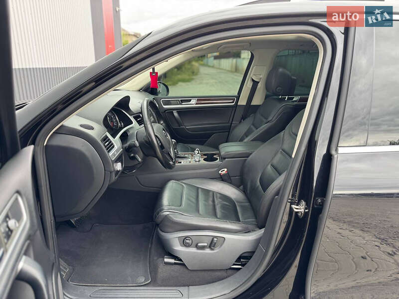 Внедорожник / Кроссовер Volkswagen Touareg 2015 в Луцке