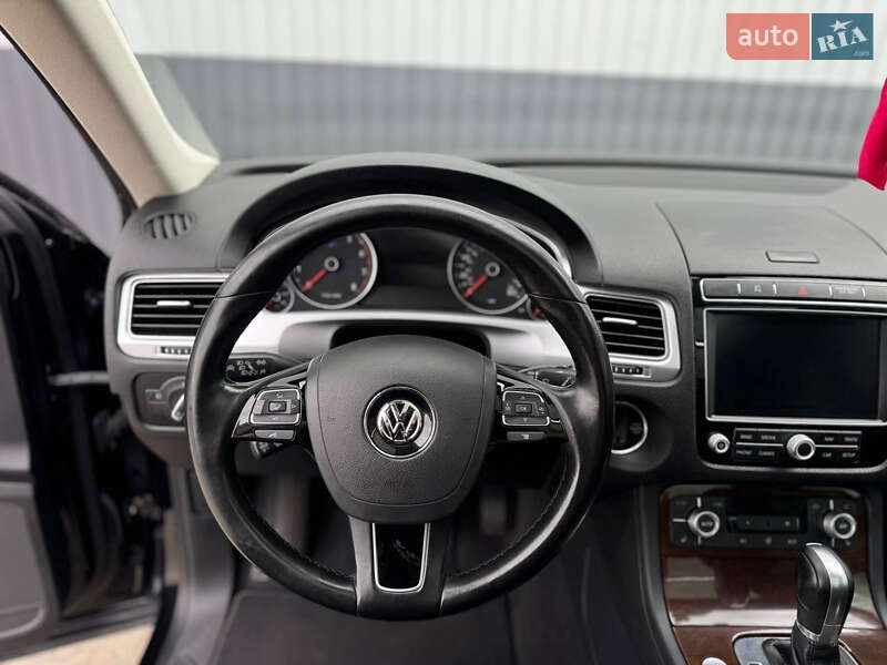 Внедорожник / Кроссовер Volkswagen Touareg 2015 в Луцке