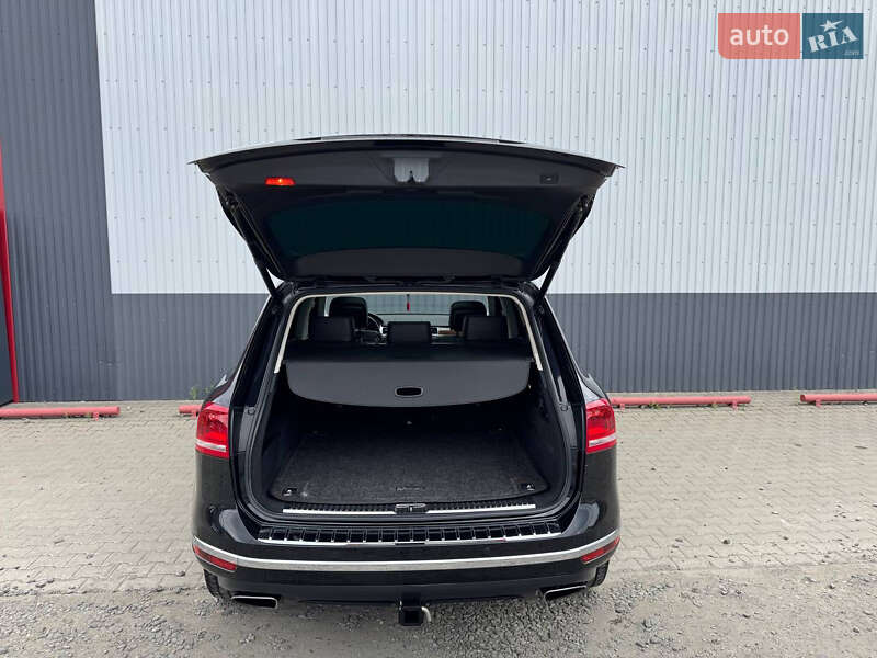 Внедорожник / Кроссовер Volkswagen Touareg 2015 в Луцке