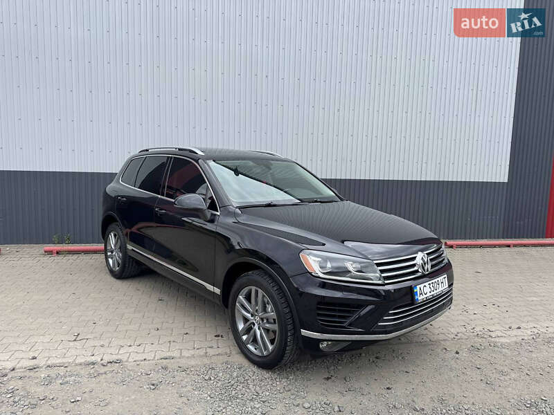 Внедорожник / Кроссовер Volkswagen Touareg 2015 в Луцке