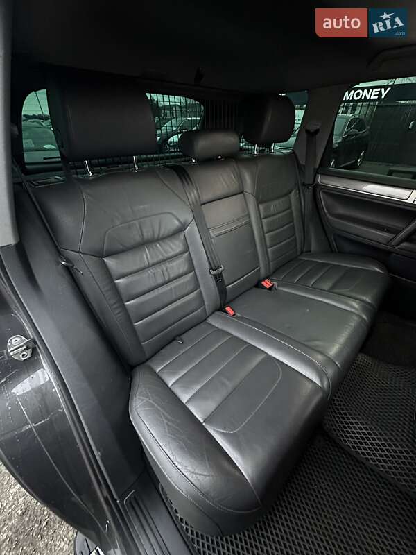 Внедорожник / Кроссовер Volkswagen Touareg 2008 в Белогородке