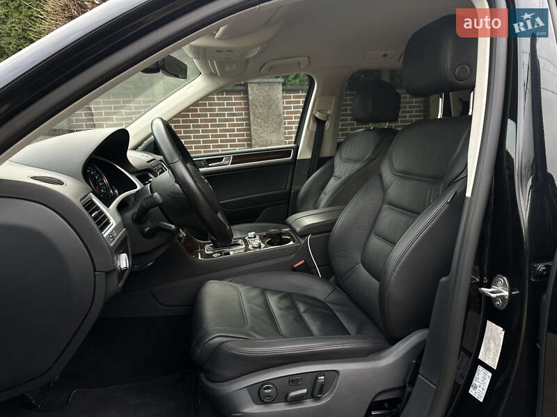 Внедорожник / Кроссовер Volkswagen Touareg 2017 в Киеве