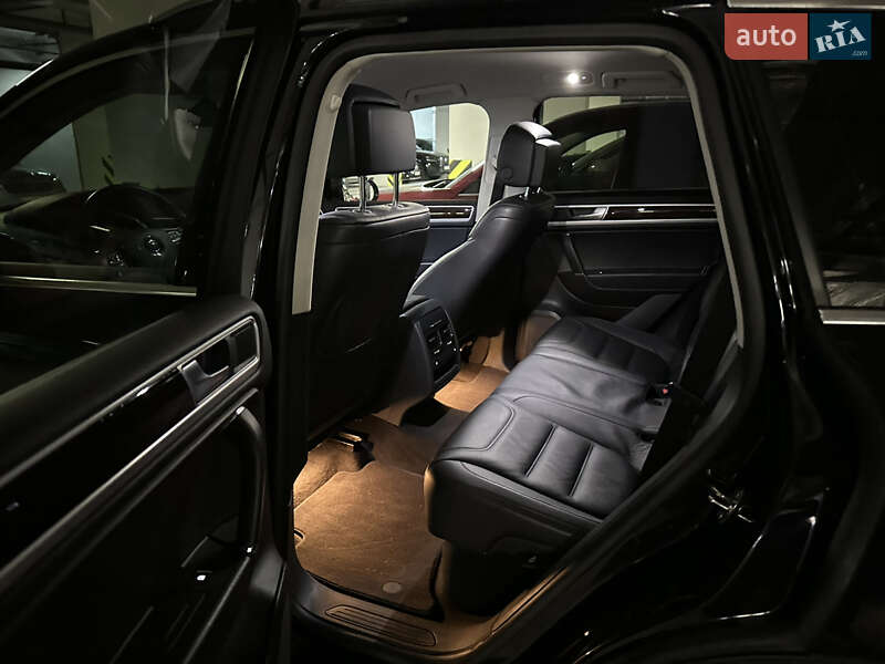 Внедорожник / Кроссовер Volkswagen Touareg 2017 в Киеве