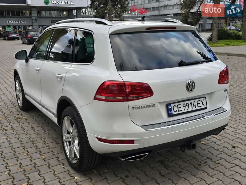 Позашляховик / Кросовер Volkswagen Touareg 2012 в Чернівцях