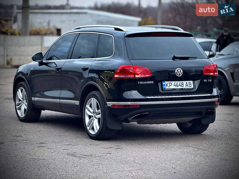 Позашляховик / Кросовер Volkswagen Touareg 2015 в Запоріжжі