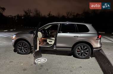 Внедорожник / Кроссовер Volkswagen Touareg 2015 в Днепре