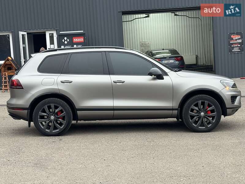 Внедорожник / Кроссовер Volkswagen Touareg 2015 в Днепре