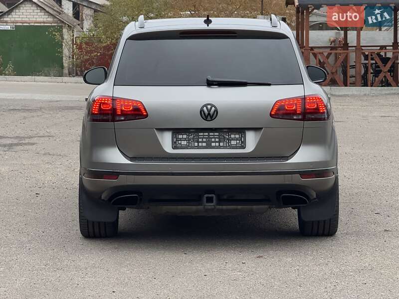 Внедорожник / Кроссовер Volkswagen Touareg 2015 в Днепре