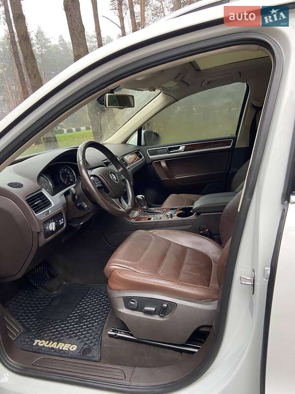 Позашляховик / Кросовер Volkswagen Touareg 2012 в Львові