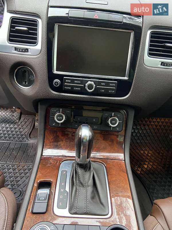 Позашляховик / Кросовер Volkswagen Touareg 2012 в Львові