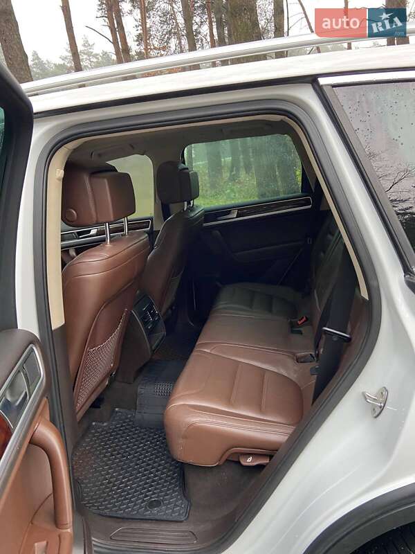 Позашляховик / Кросовер Volkswagen Touareg 2012 в Львові