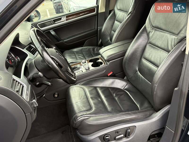 Внедорожник / Кроссовер Volkswagen Touareg 2015 в Киеве