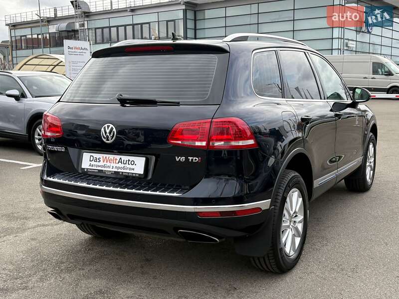 Внедорожник / Кроссовер Volkswagen Touareg 2015 в Киеве