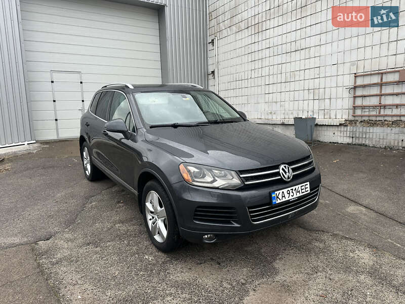Внедорожник / Кроссовер Volkswagen Touareg 2013 в Киеве