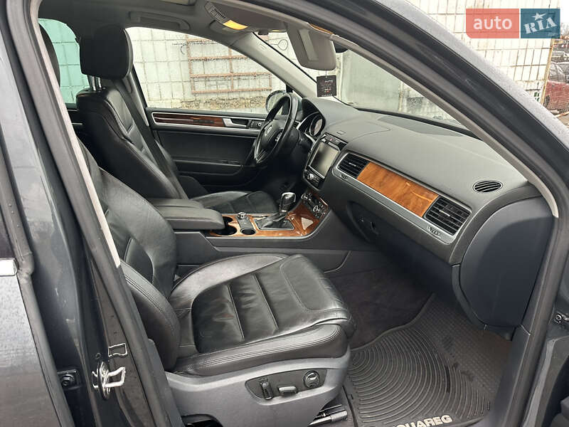 Внедорожник / Кроссовер Volkswagen Touareg 2013 в Киеве