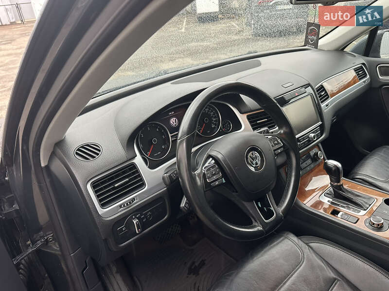 Внедорожник / Кроссовер Volkswagen Touareg 2013 в Киеве