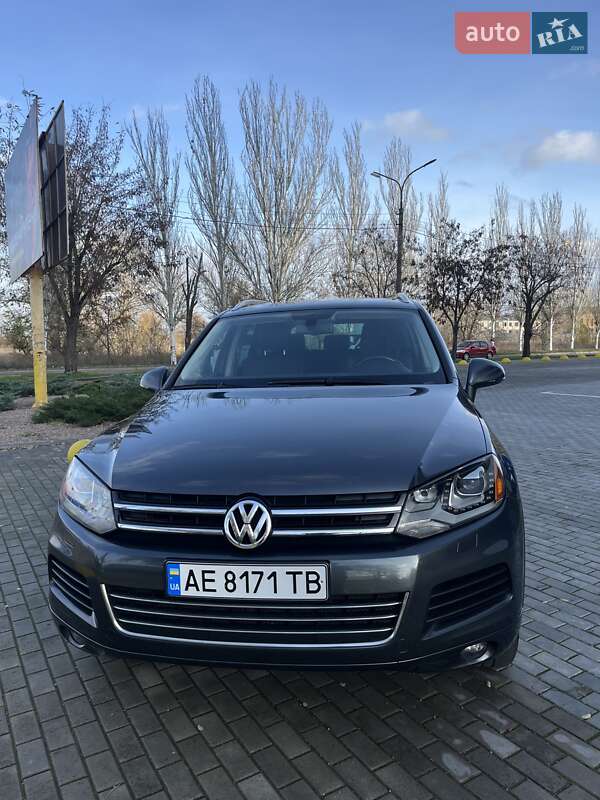 Позашляховик / Кросовер Volkswagen Touareg 2014 в Кам'янському