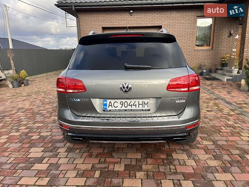 Внедорожник / Кроссовер Volkswagen Touareg 2016 в Луцке