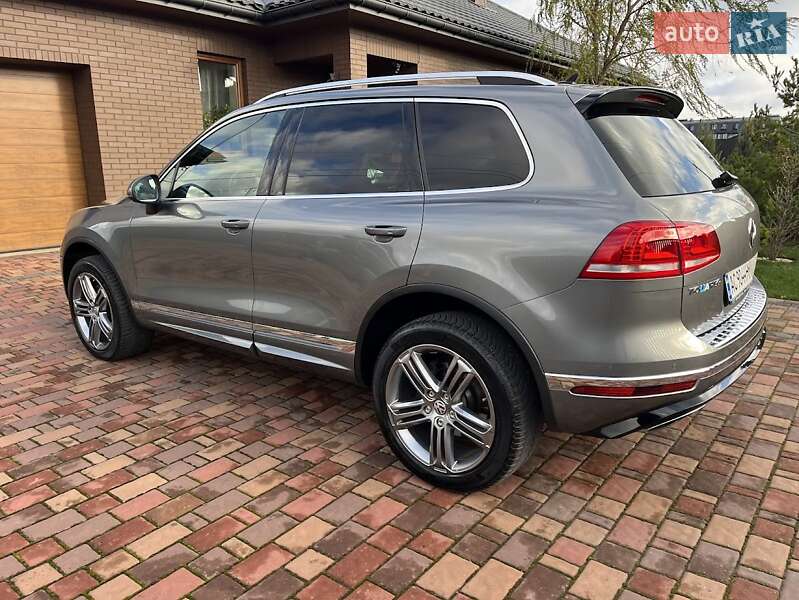 Внедорожник / Кроссовер Volkswagen Touareg 2016 в Луцке