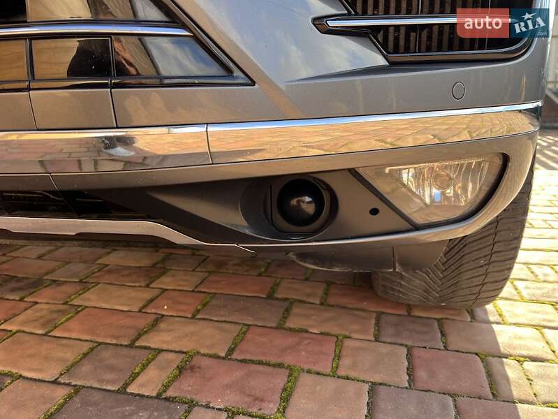 Внедорожник / Кроссовер Volkswagen Touareg 2016 в Луцке