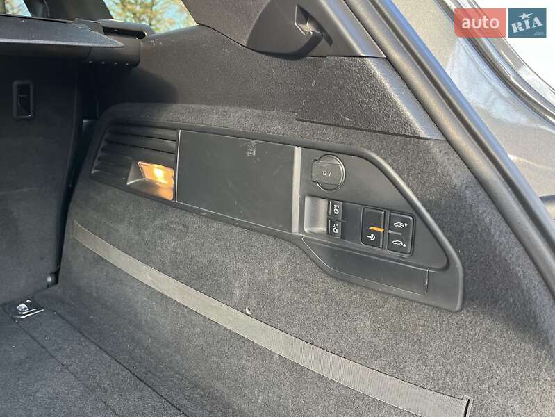 Внедорожник / Кроссовер Volkswagen Touareg 2016 в Луцке