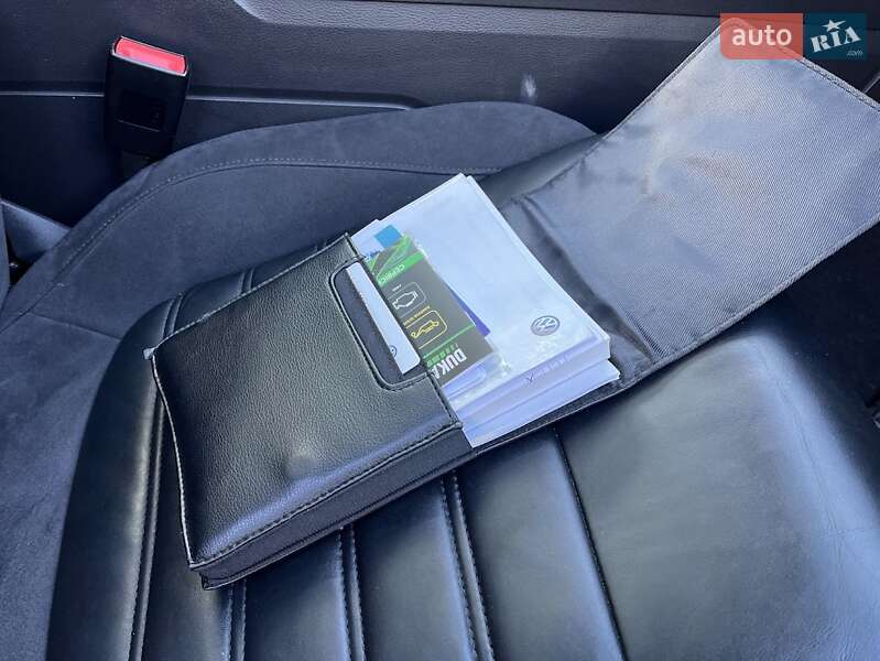 Внедорожник / Кроссовер Volkswagen Touareg 2016 в Луцке