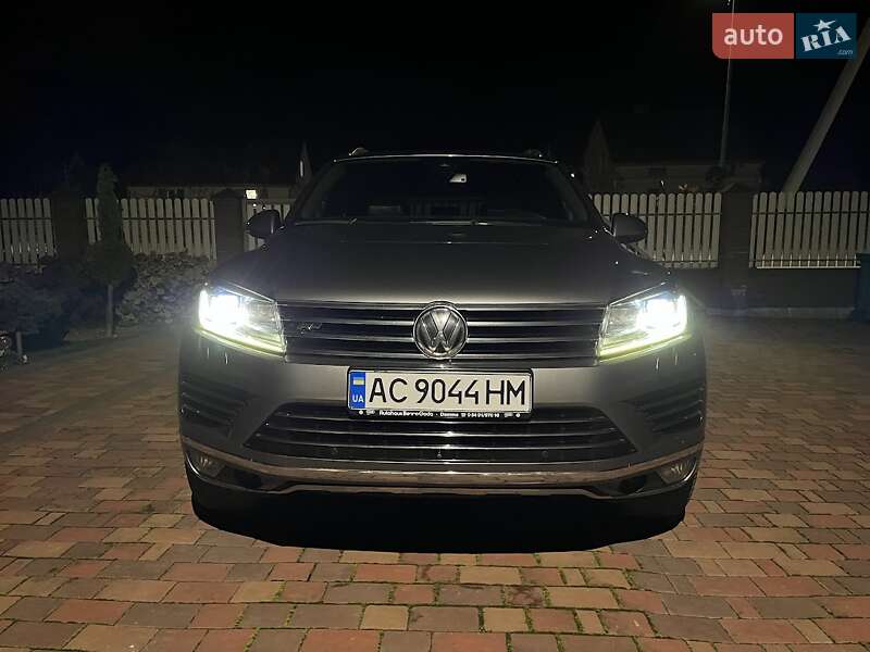 Внедорожник / Кроссовер Volkswagen Touareg 2016 в Луцке