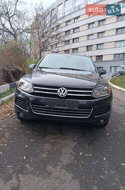 Внедорожник / Кроссовер Volkswagen Touareg 2012 в Киеве