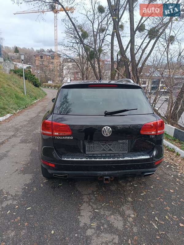 Позашляховик / Кросовер Volkswagen Touareg 2012 в Києві