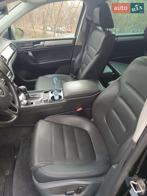 Позашляховик / Кросовер Volkswagen Touareg 2012 в Києві