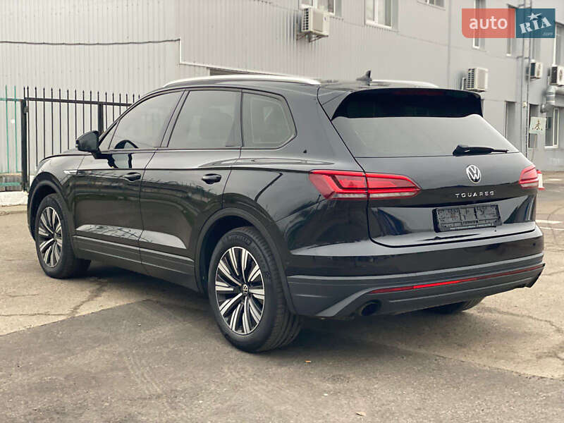 Внедорожник / Кроссовер Volkswagen Touareg 2020 в Киеве