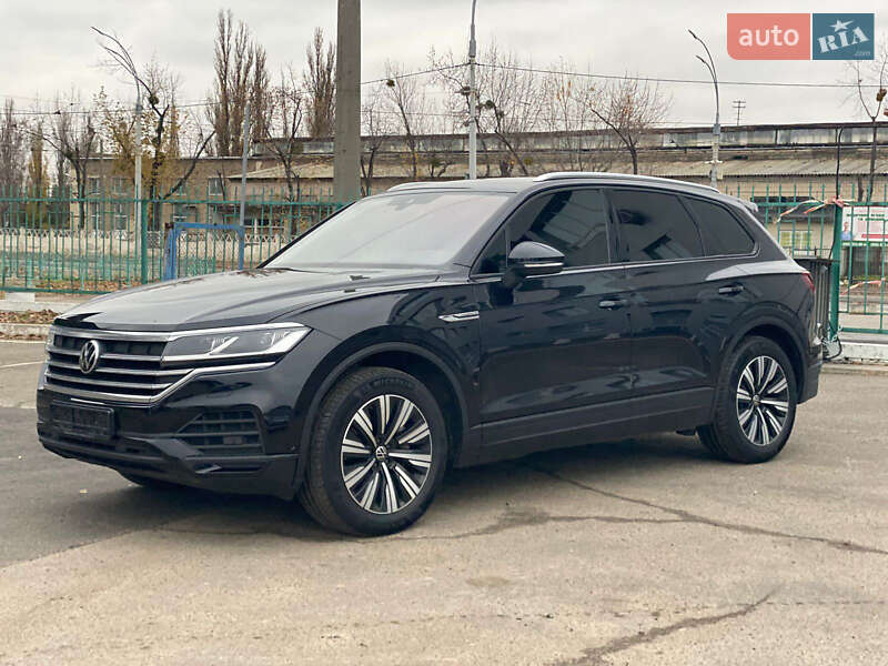 Внедорожник / Кроссовер Volkswagen Touareg 2020 в Киеве