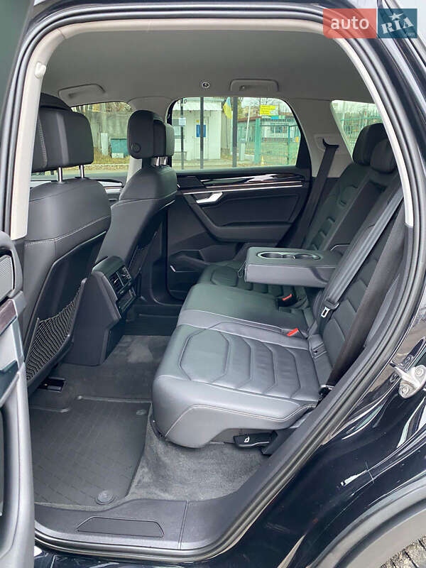 Внедорожник / Кроссовер Volkswagen Touareg 2020 в Киеве