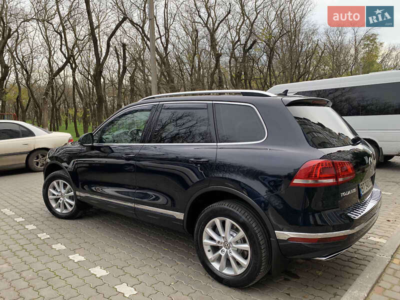 Внедорожник / Кроссовер Volkswagen Touareg 2016 в Одессе