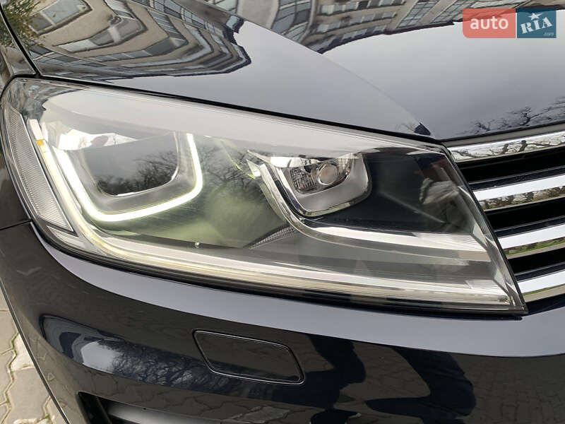 Внедорожник / Кроссовер Volkswagen Touareg 2016 в Одессе