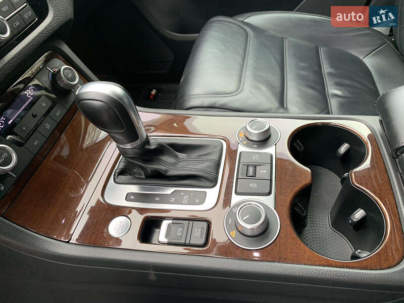 Внедорожник / Кроссовер Volkswagen Touareg 2016 в Одессе