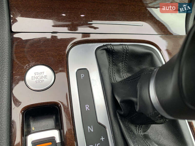 Внедорожник / Кроссовер Volkswagen Touareg 2016 в Одессе