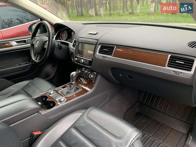 Внедорожник / Кроссовер Volkswagen Touareg 2016 в Одессе