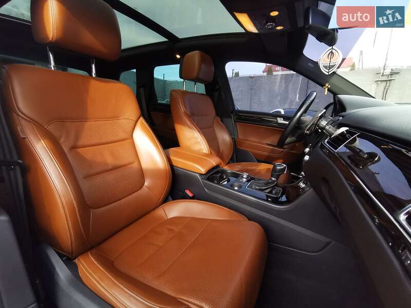 Внедорожник / Кроссовер Volkswagen Touareg 2013 в Хмельницком