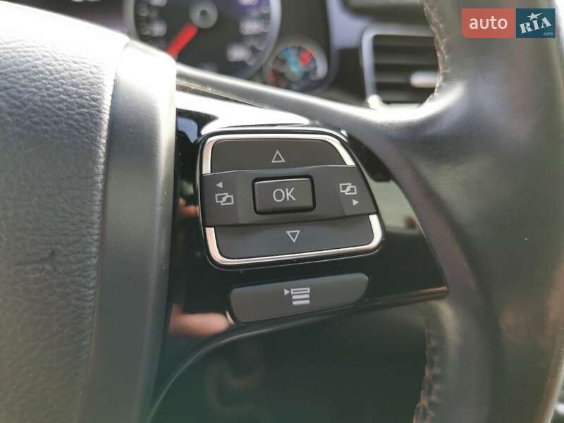 Внедорожник / Кроссовер Volkswagen Touareg 2013 в Хмельницком