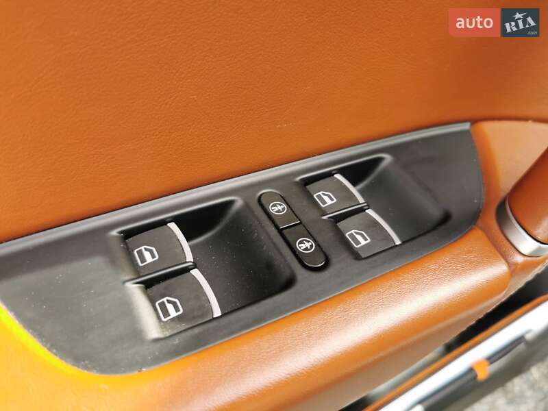 Внедорожник / Кроссовер Volkswagen Touareg 2013 в Хмельницком