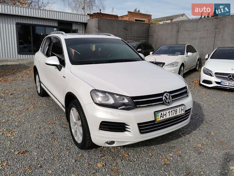 Внедорожник / Кроссовер Volkswagen Touareg 2013 в Хмельницком