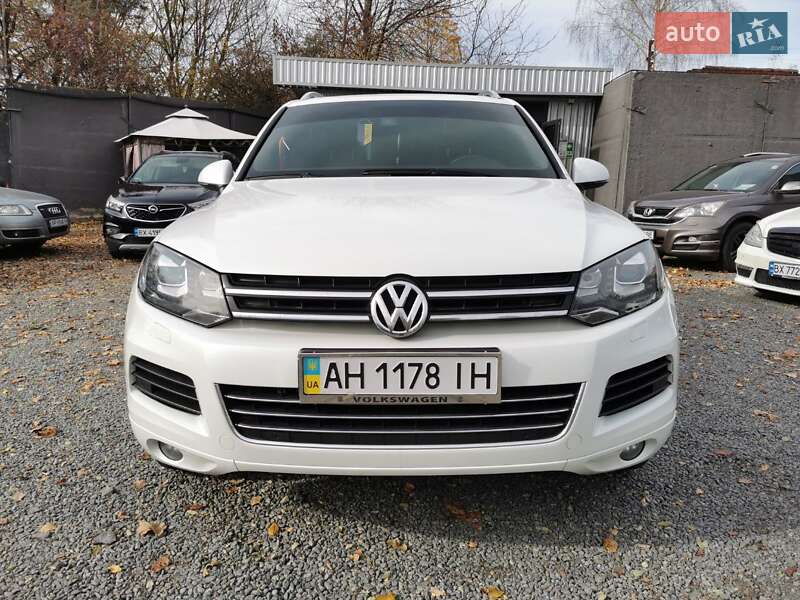 Внедорожник / Кроссовер Volkswagen Touareg 2013 в Хмельницком