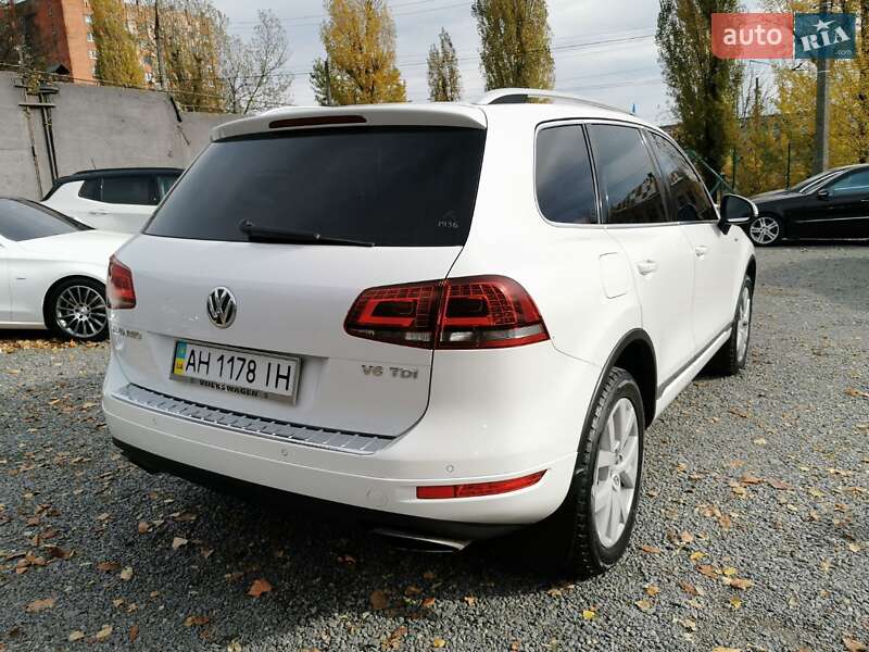 Внедорожник / Кроссовер Volkswagen Touareg 2013 в Хмельницком