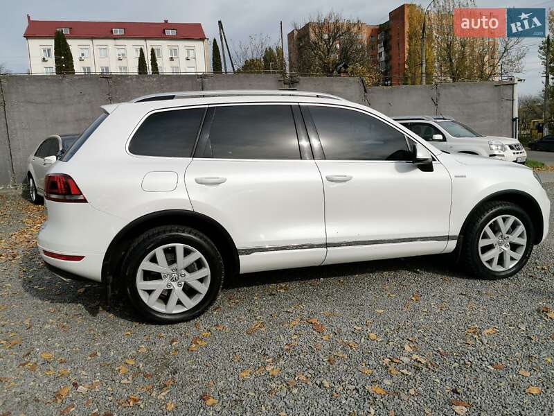 Внедорожник / Кроссовер Volkswagen Touareg 2013 в Хмельницком