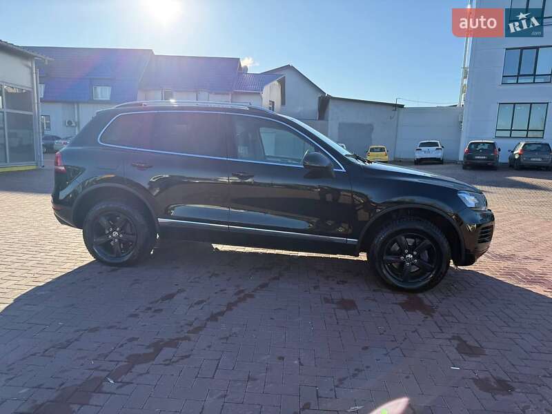 Внедорожник / Кроссовер Volkswagen Touareg 2013 в Ровно