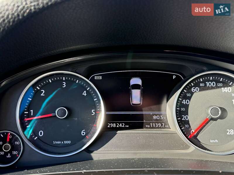 Внедорожник / Кроссовер Volkswagen Touareg 2013 в Ровно