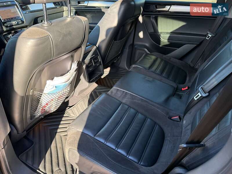 Внедорожник / Кроссовер Volkswagen Touareg 2013 в Ровно