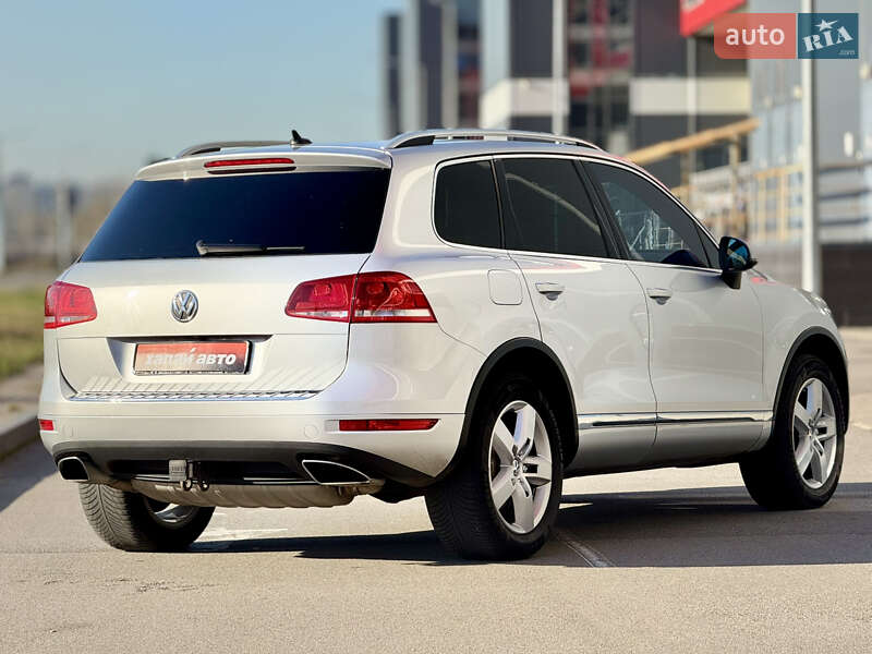 Внедорожник / Кроссовер Volkswagen Touareg 2013 в Киеве