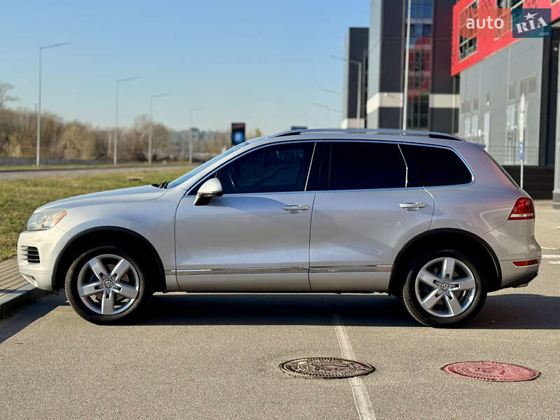 Внедорожник / Кроссовер Volkswagen Touareg 2013 в Киеве